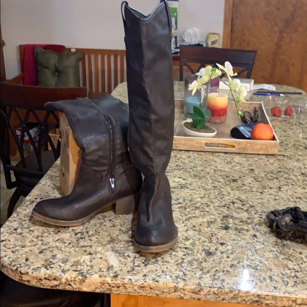 Boots - Picture 2 of 2